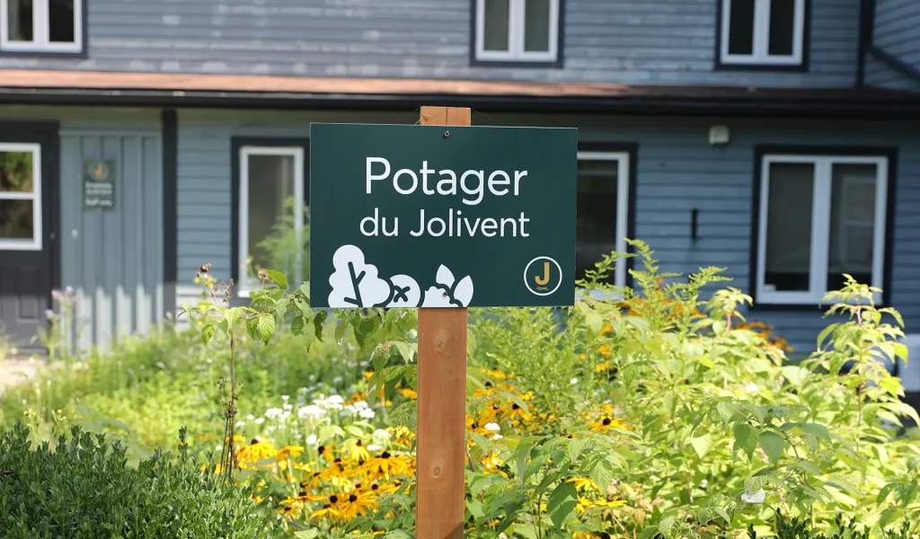 Signalisation extérieure du domaine Jolivent – Design et impression par Charte Créative